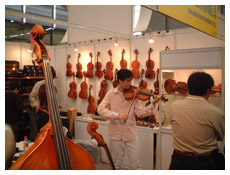 Lien Violins international trade shows 2004–2005 – historical photo 1