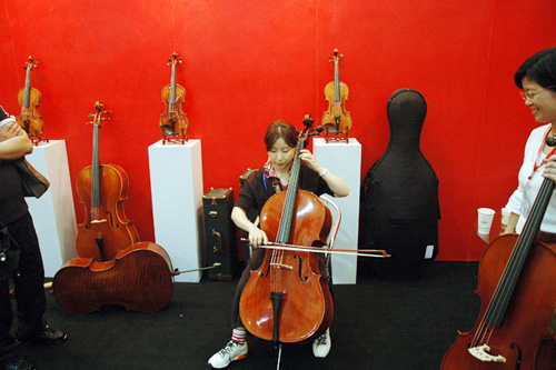 Lien Violins at Music China 2009 in Shanghai – exhibition photo 3