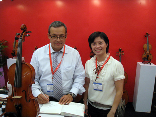 Lien Violins at Music China 2009 in Shanghai – exhibition photo 10