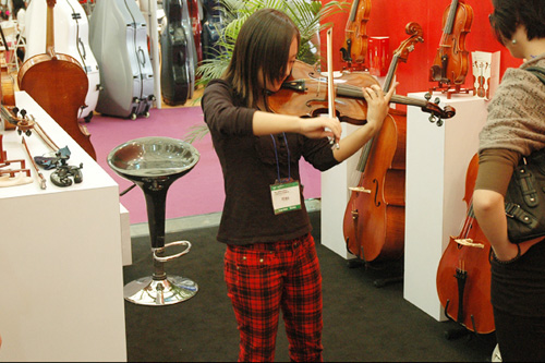 Lien Violins at Music China 2009 in Shanghai – exhibition photo 7