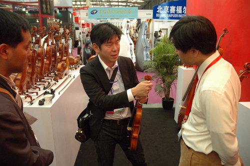 Lien Violins at Music China 2009 in Shanghai – exhibition photo 6