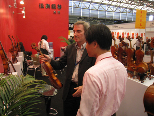 Lien Violins at Music China 2009 in Shanghai – exhibition photo 9