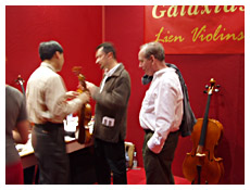 Lien Violins at Cremona Mondomusica 2006 – exhibition photo 3