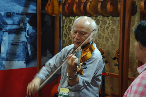 Lien Violins at Music China 2011 in Shanghai – exhibition photo 8