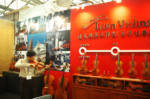 Lien Violins at Music China 2011 in Shanghai – exhibition photo 6