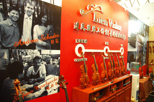 Lien Violins at Music China 2011 in Shanghai – exhibition photo 3