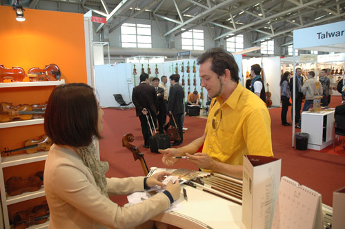Lien Violins at Musikmesse Frankfurt 2011 – exhibition photo 9