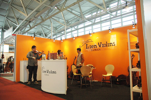 Lien Violins at Musikmesse Frankfurt 2011 – exhibition photo 2