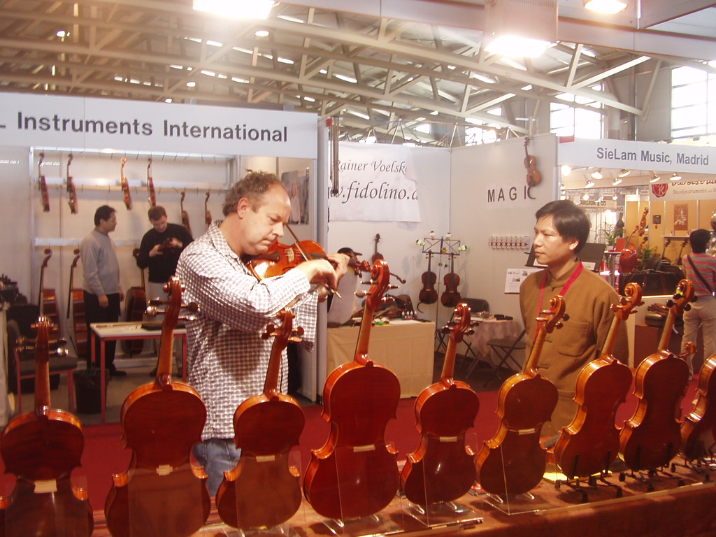 Lien Violins at Musikmesse Frankfurt 2007 – exhibition photo 1