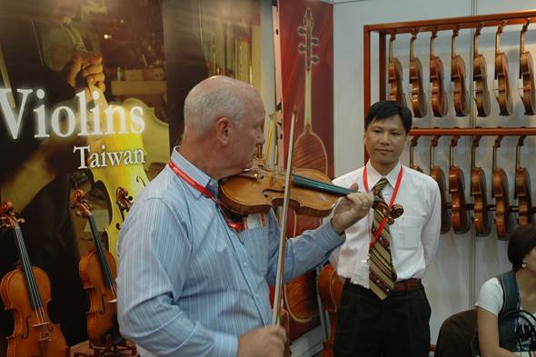 Lien Violins at Musikmesse Frankfurt 2008 – exhibition photo 3
