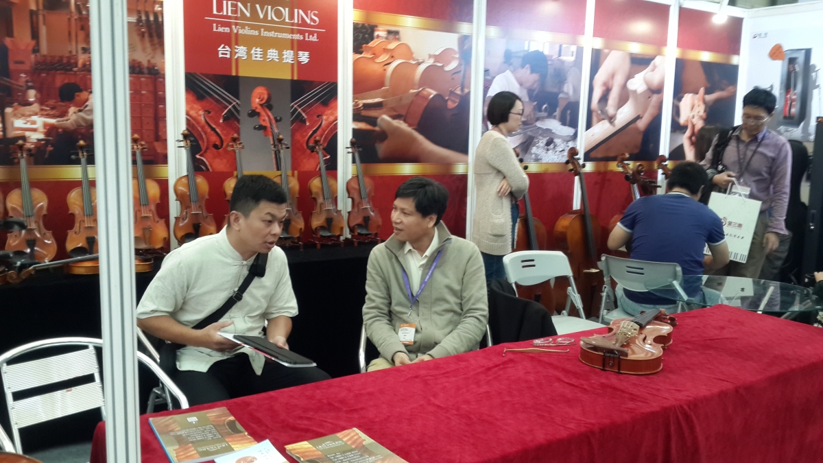 Lien Violins at Music China 2015 in Shanghai – exhibition photo 2