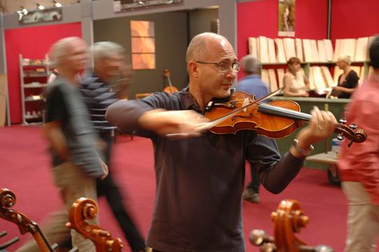 Lien Violins at Cremona Mondomusica 2008 – exhibition photo 1