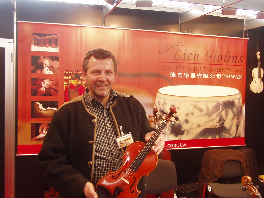 Lien Violins at Musikmesse Frankfurt 2007 – exhibition photo 12