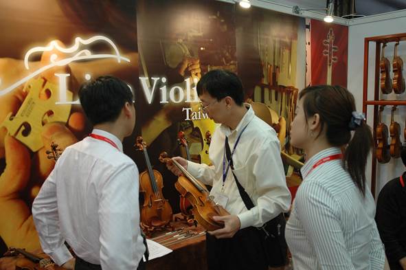 Lien Violins at Musikmesse Frankfurt 2008 – exhibition photo 4