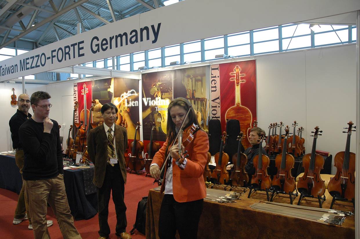 Lien Violins at Musikmesse Frankfurt 2008 – exhibition photo 11