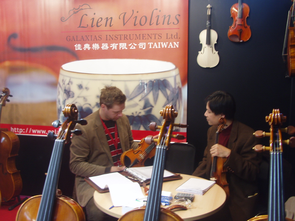 Lien Violins at Musikmesse Frankfurt 2007 – exhibition photo 10