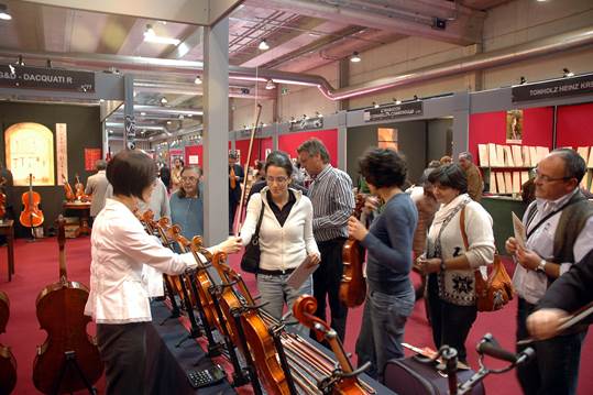 Lien Violins at Cremona Mondomusica 2008 – exhibition photo 2