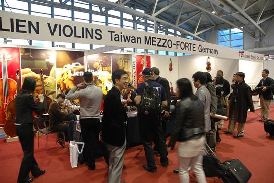 Lien Violins at Musikmesse Frankfurt 2008 – exhibition photo 6