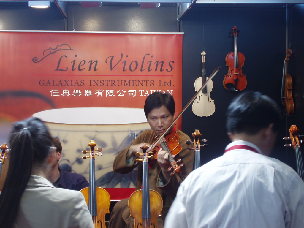 Lien Violins at Musikmesse Frankfurt 2007 – exhibition photo 2