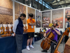 Lien Violins exchanging ideas with makers and industry partners