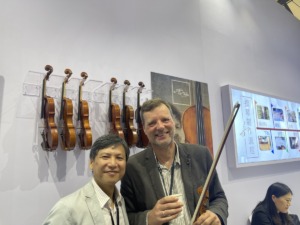 David Lien 與 Mezzo-Forte 負責人 Joerg 於 Music China 2023 合影